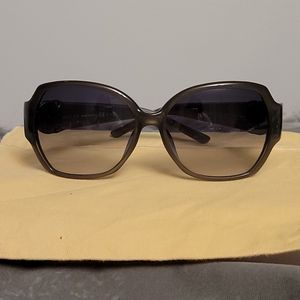 Gucci gray sunglasses 🕶